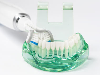 tooth-with-brush-heads-in-action